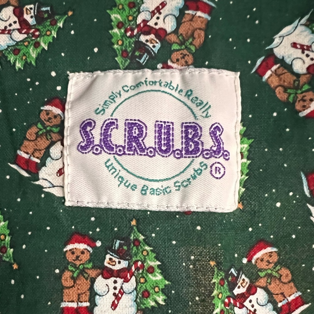 Christmas SCRUBS Green Button up Size Medium - Picture 3 of 4